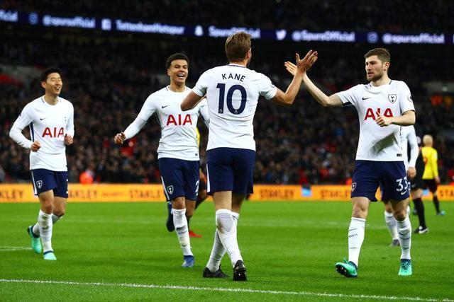 因凡蒂诺晒与印尼足协主席托希尔合照