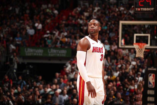 库里31分詹姆斯40+8+9 勇士力克湖人回西部第9