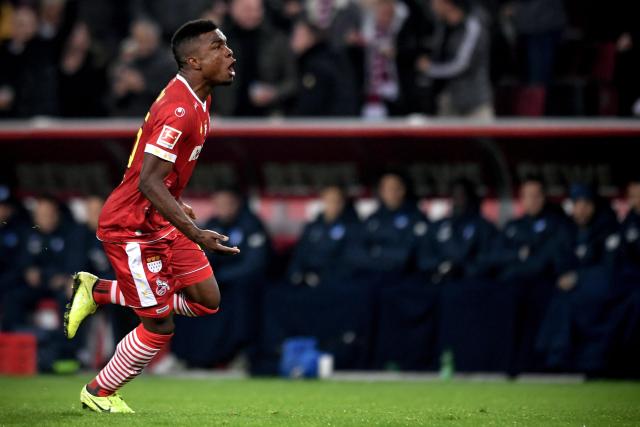 翟晓川13+10首钢6人上双轻取上海 王哲林20+14